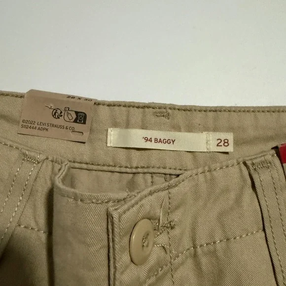 NWT Levi's Women's '94 Baggy Cargo Pants Beige Sz 28x30 Cotton A47070016 - Picture 6 of 12